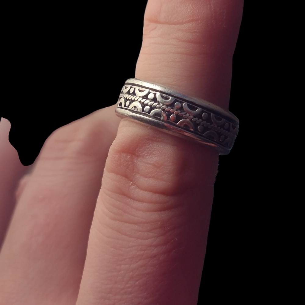 Ornate Silver Spinner Ring - Intricate Pattern